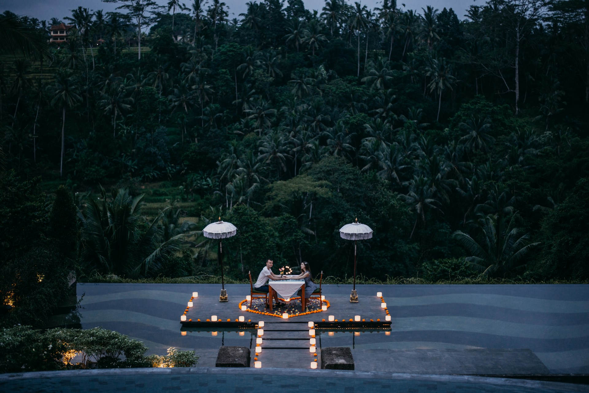 How to Plan a Luxury Honeymoon on a Budget